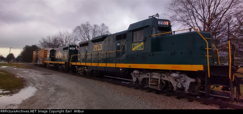 Ohio South Central Railroad (OSCR ) 2153 & 104